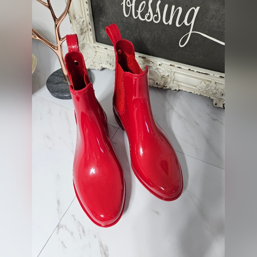 New Women Raindrop Rain Boot -Red Spring step shoes Size 6